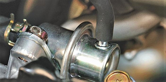Ubicación del regulador de presión de combustible